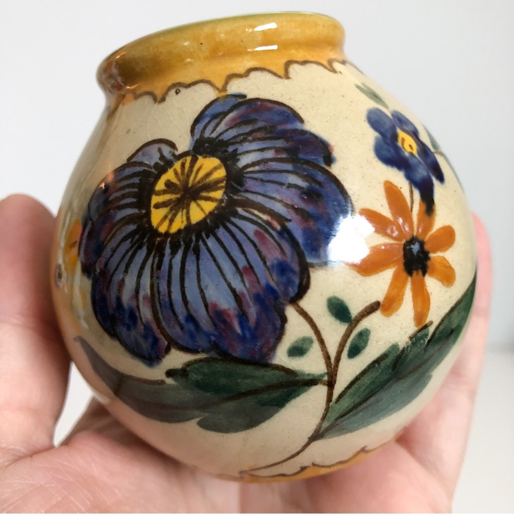 Cute vintage Gouda Bertino 3661 pottery pot vessel Holland floral